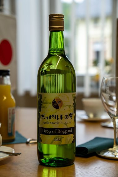 Wein aus Bopparder Reben, die in Boppards Partnerstadt Ome in Japan wachsen. 