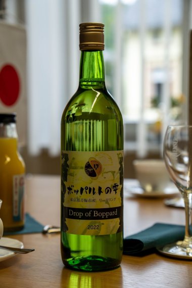 Wein aus Bopparder Reben, die in Boppards Partnerstadt Ome in Japan wachsen.