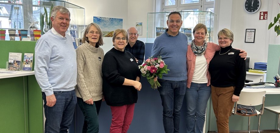 Das Team der Tourist Information Boppard erhielt Blumen als Dankeschön für die Organisation des vergangenen Weihnachtsmarkts. 