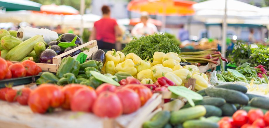 Wochenmarkt in Boppard ist auch am Freitag, 4. September 2026, an dem das Feuerwehrfest beginnt. Bitte beachten: Auf dem Marktplatz kann an dem Freitag nicht geparkt werden.