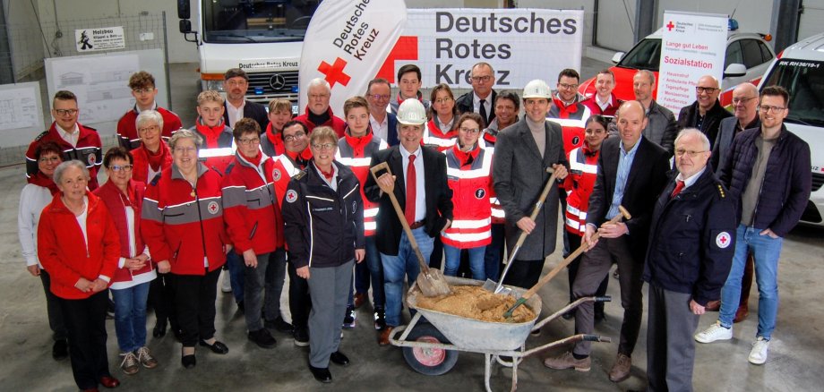 Kürzlich erfolgte der Spatenstich für den Umbau einer Lagerhalle für das DRK und den Katastrophenschutz des Rhein-Hunsrück-Kreises im Bopparder Ortsbezirk Bad Salzig. 