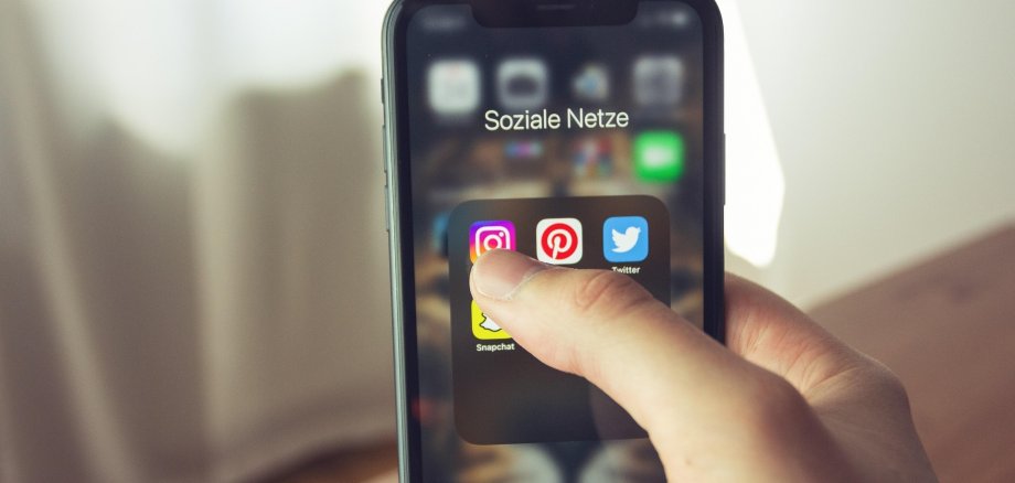 Beim nächsten Treffen geht es um das Thema: Digitaler Nachlass – Was passiert mit meinen Daten nach dem Tod? Beim nächsten Treffen geht es um das Thema: Digitaler Nachlass – Was passiert mit meinen Daten nach dem Tod?