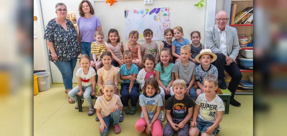 Bürgermeister Jörg Haseneier hat das Kinderparlament der Kita Abenteuerland in Buchholz besucht. 