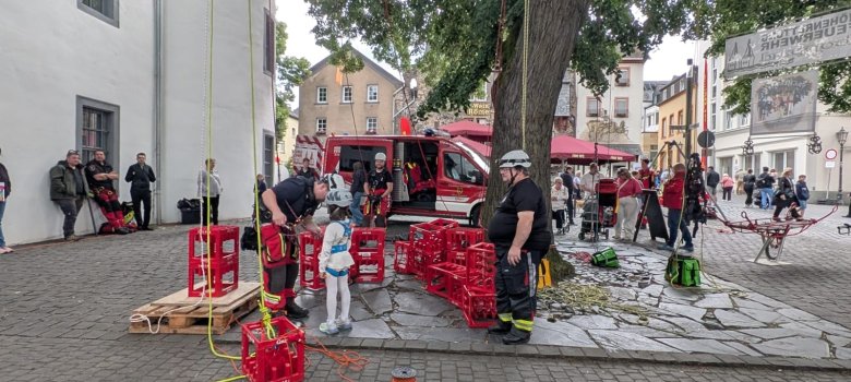 Die Blaulichtfamilie präsentierte sich beim Bopparder Blaulichttag. Die Blaulichtfamilie präsentierte sich beim Bopparder Blaulichttag.