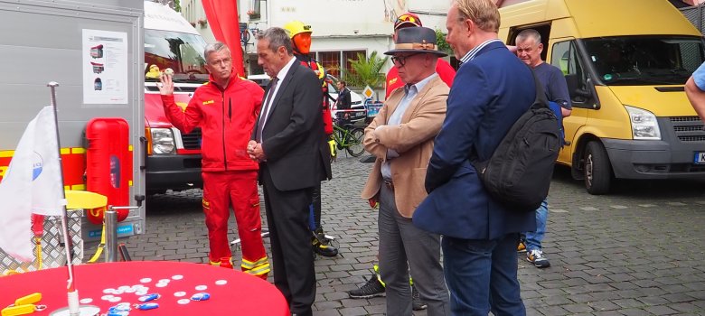 Die Blaulichtfamilie präsentierte sich beim Bopparder Blaulichttag. Die Blaulichtfamilie präsentierte sich beim Bopparder Blaulichttag.