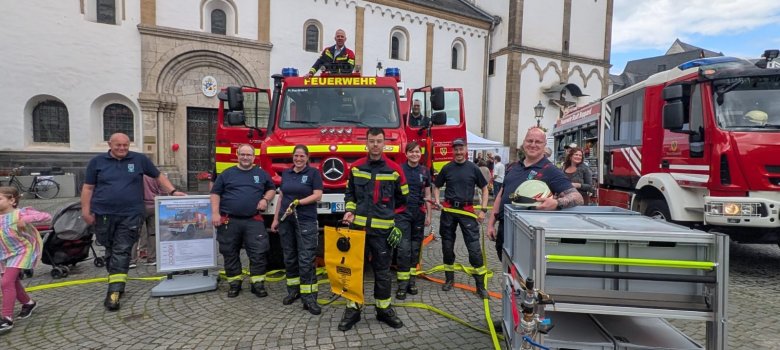 Die Blaulichtfamilie präsentierte sich beim Bopparder Blaulichttag.