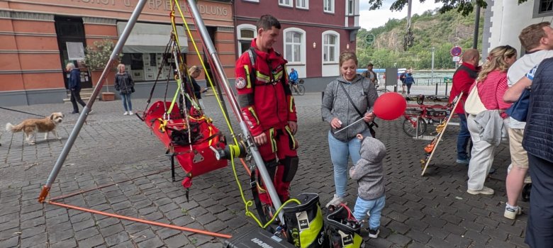 Die Blaulichtfamilie präsentierte sich beim Bopparder Blaulichttag. Die Blaulichtfamilie präsentierte sich beim Bopparder Blaulichttag.