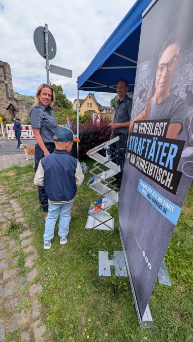 Die Blaulichtfamilie präsentierte sich beim Bopparder Blaulichttag. Die Blaulichtfamilie präsentierte sich beim Bopparder Blaulichttag.