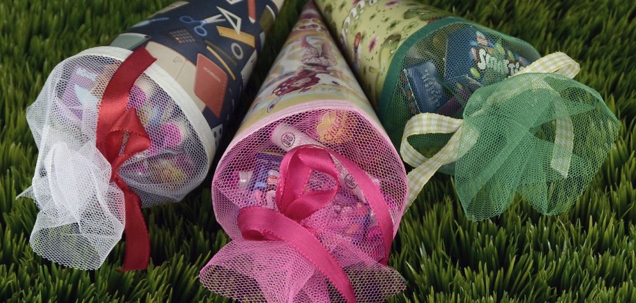 Alle Kinder, die vor dem 01. September 2027 ihren 6. Geburtstag feiern, werden 2027/2028 schulbesuchspflichtig und müssen angemeldet werden. 