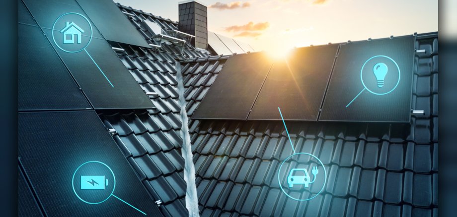  Wie das Zusammenspiel der verschiedenen Photovoltaik-Nutzungen gelingen kann, darüber informiert die Verbraucherzentrale Rheinland-Pfalz in einem Online-Vortrag.