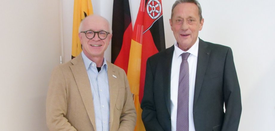 Der Innenminister des Landes Rheinland-Pfalz, Achim Schwickert (rechts), hat am Sonntag die Stadt Boppard besucht und gemeinsam mit Bürgermeister Jörg Haseneier am Blaulichttag in der Innenstadt teilgenommen. Der Innenminister des Landes Rheinland-Pfalz, Achim Schwickert (rechts), hat am Sonntag die Stadt Boppard besucht und gemeinsam mit Bürgermeister Jörg Haseneier am Blaulichttag in der Innenstadt teilgenommen.