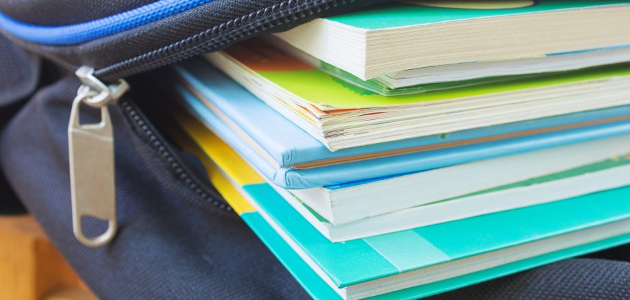 Eltern in Boppard können aktuell einen Antrag auf kostenlose Schulbuchausleihe beim Schulträger für das Schuljahr 2026/2027 stellen. 