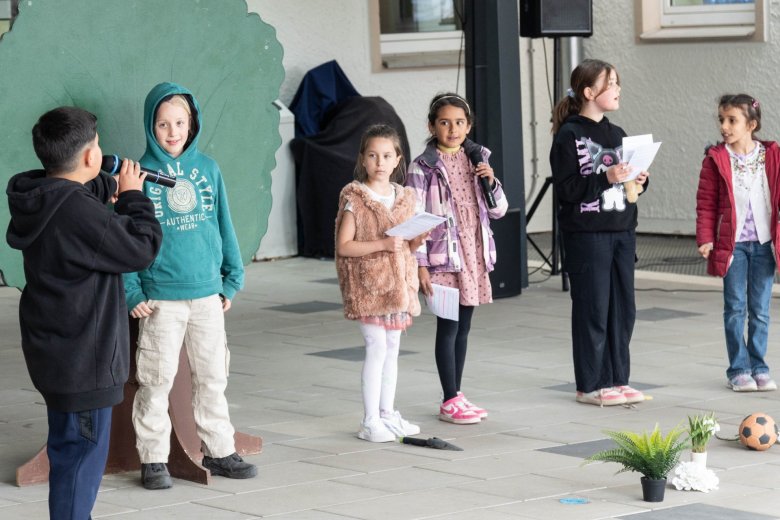 Beitrag der Theater AG mit einem eigens für das Schulfest zum Thema Klimaschutz geschriebenen Theaterstück. 