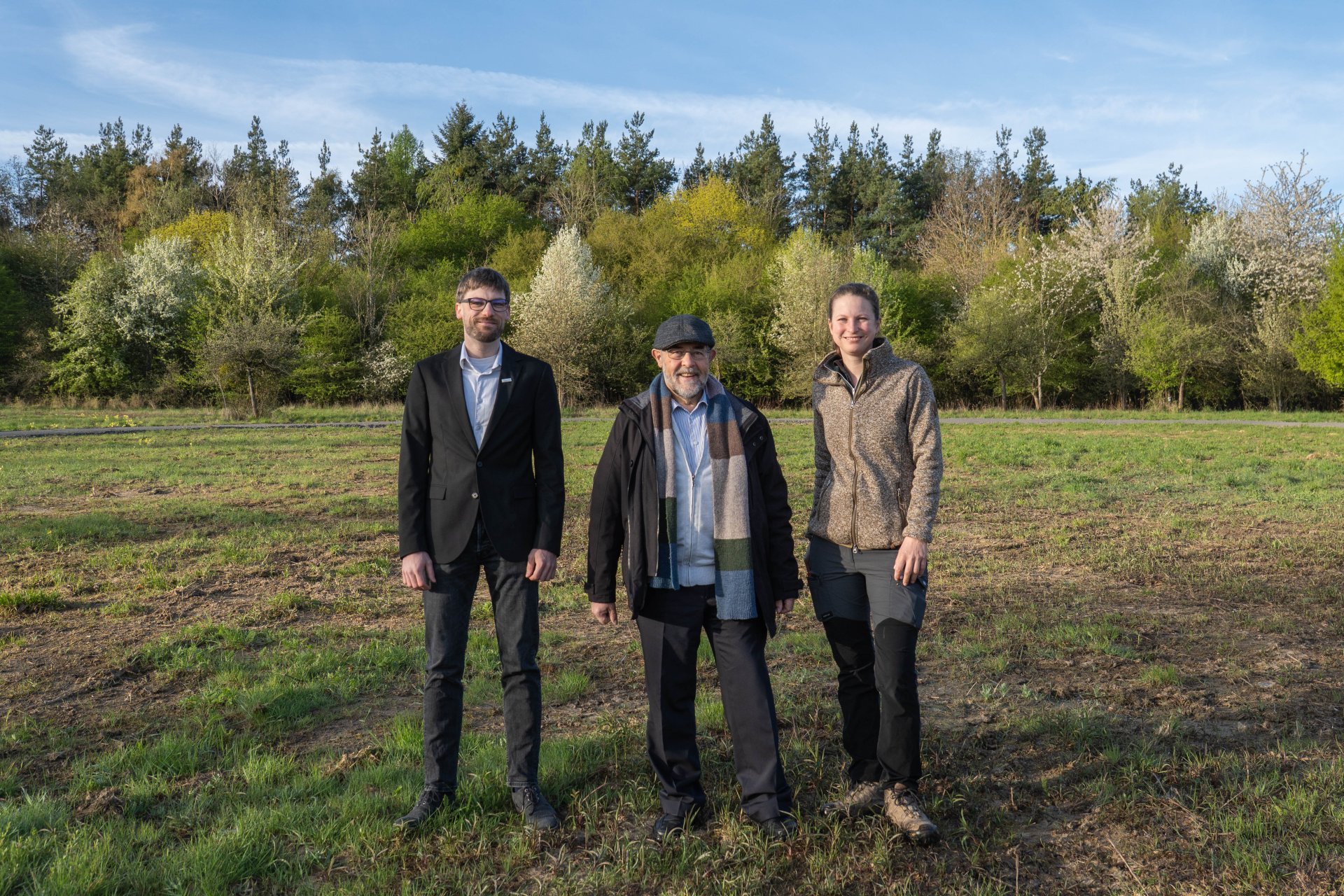 Eröffneten am Donnerstagmorgen den neu angelegten Strauchschnittplatz auf der Cäcilienhöhe in Boppard, der ab sofort genutzt werden darf (von links): Dominik Nachtsheim, Leiter Fachbereich 5 und Klimaschutzmanager der Stadt Boppard, Helmut Zindorf, Erster Beigeordneter der Stadt Boppard, und Alexa Bach, Bopparder Ortsvorsteherin.