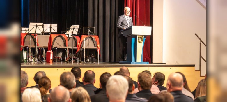 Bürgermeister Jörg Haseneier bei seiner Anspracht zu 50 Jahre verbandsfreie Stadt Boppard. Bürgermeister Jörg Haseneier bei seiner Anspracht zu 50 Jahre verbandsfreie Stadt Boppard.