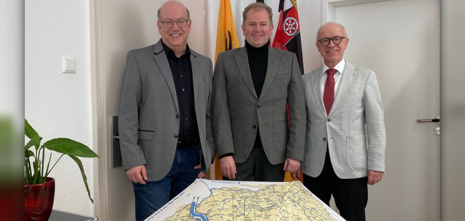Freuen sich über die Einführung der digitalen GästeKarte in Boppard (von links): Michael Defrancesco, Leiter der Tourist Information Boppard, VRM-Geschäftsführer Stephan Pauly und Boppards Bürgermeister Jörg Haseneier. 