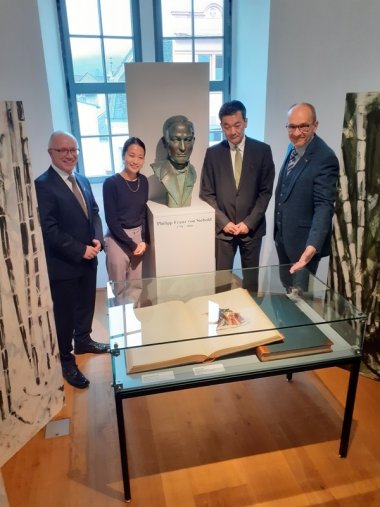 Museumsrundgang / Büste Japanforscher Philipp Franz von Siebold