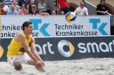 Manuel Lohmann in „Volleyball-Aktion“ auf der Deutschen Tour