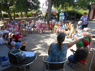 Bgm besucht Kipa2 Das Foto zeigt Bürgermeister Jörg Haseneier zu Besuch im Kinderparlament der KiTa Abenteuerland.