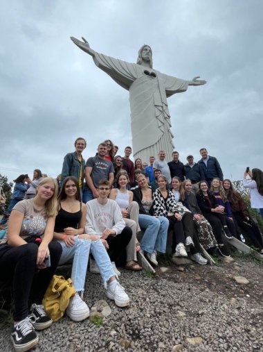 Beeindruckt zeigten sich die Jugendlichen aus Boppard von der monumentalen Christusstatue „Christo Protetor“, die 43 Meter hoch ist.