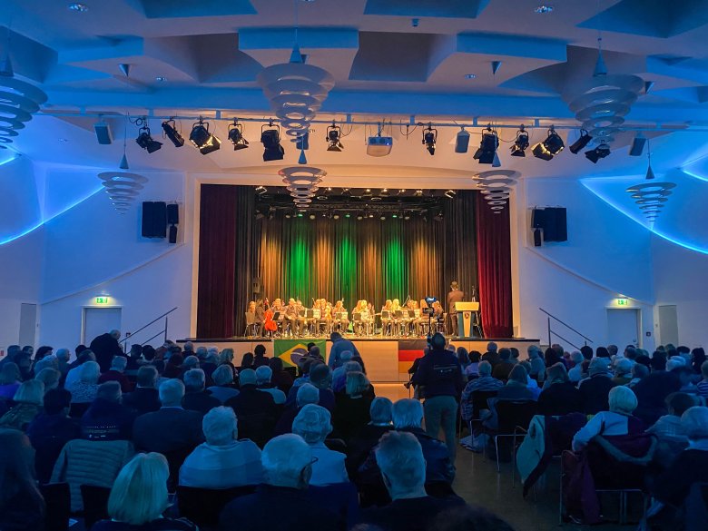 Mehr als 400 Gäste erlebten einen mitreißenden Konzertabend in der Bopparder Stadthalle.