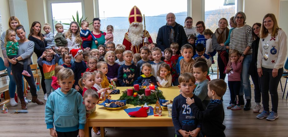 Am Nikolaustag besuchte der Nikolaus gemeinsam mit dem Ersten Beigeordneten der Stadt Boppard, Helmut Schröder, die Kinder der Bewegungskita in Boppard-Weiler. 