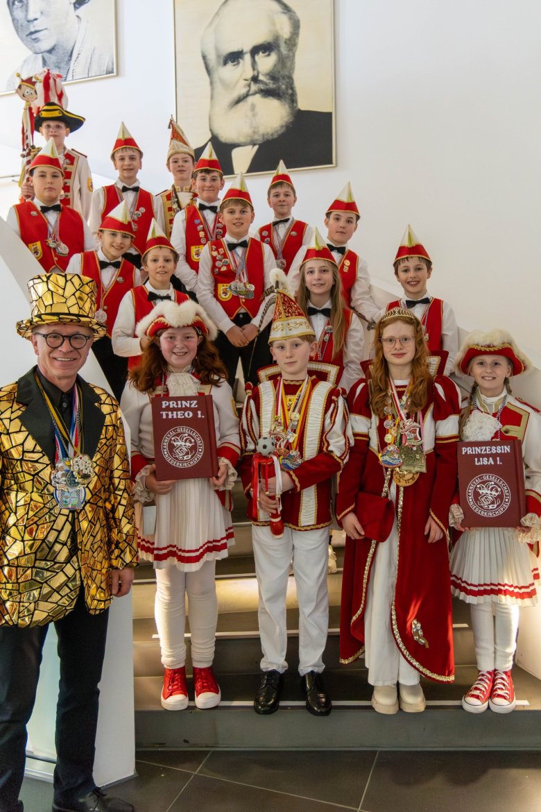 Bürgermeister Jörg Haseneier empfängt das Kinderprinzenpaar aus Oppenhausen samt Gefolgschaft in der Stadthalle. 