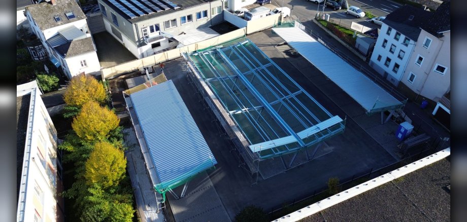 Richtfest: Überdachungskonstruktion ohne Solarmodule. Richtfest: Überdachungskonstruktion ohne Solarmodule.
