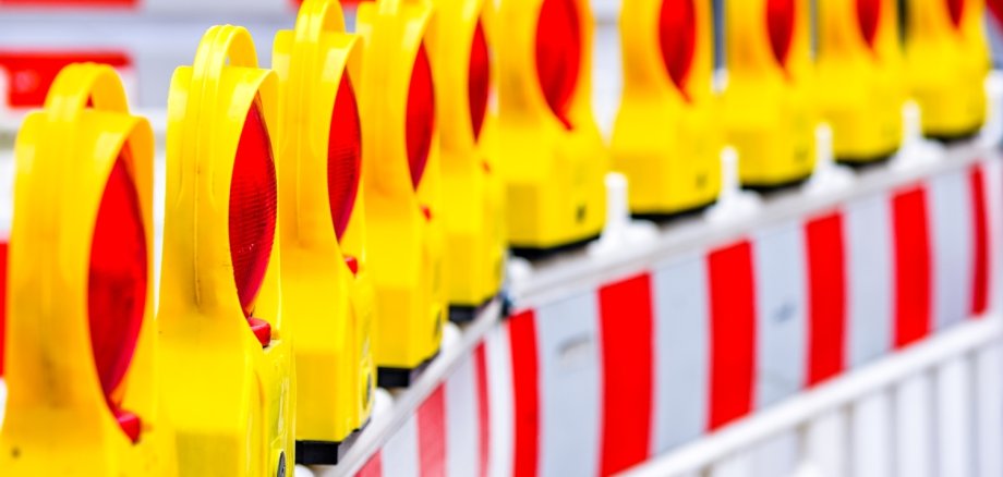 Aufgrund von Sanierungsarbeiten an Kabelschächten wird am Montag, 23. Juni 2025, das Blutgässchen in Boppard bis zum Sonntag, 29. Juni 2025, voll gesperrt. 