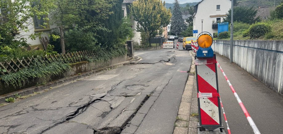 Ein Wasserrohrbruch hat in der Antoniusstraße im Ortsbezirk Boppard für massive Schäden gesorgt. 