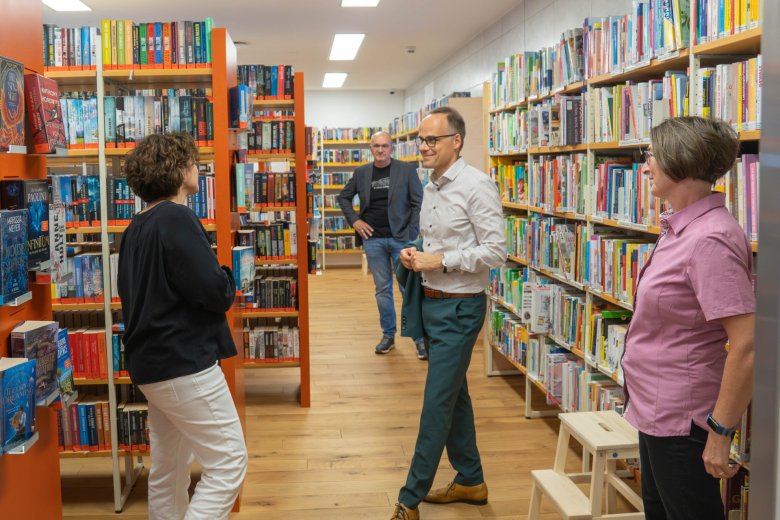 In der Stadtbibliothek stand das Team für Fragen rund um das neue Konzept und die vielfältigen Nutzungsmöglichkeiten zur Verfügung. In der Stadtbibliothek stand das Team für Fragen rund um das neue Konzept und die vielfältigen Nutzungsmöglichkeiten zur Verfügung.