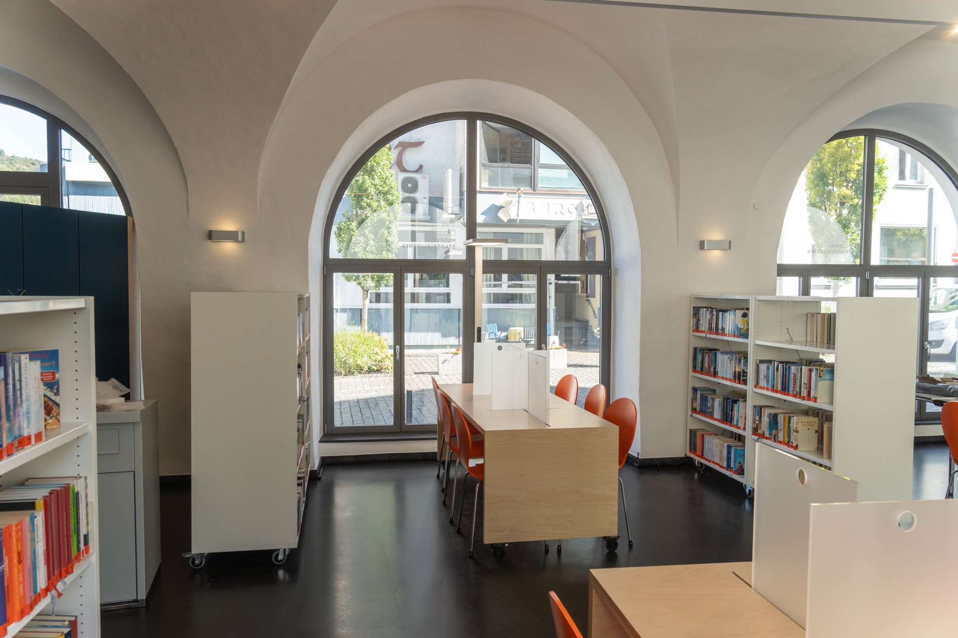 Schnell noch mit Lesestoff eindecken: Die Stadtbibliothek Boppard geht vor Weihnachten in die Winterpause. 