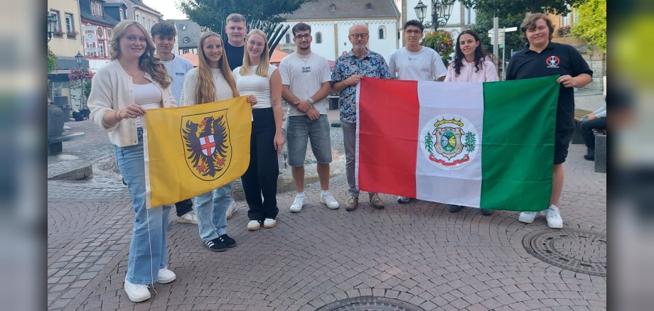 In den Herbstferien reisen neun junge Bopparderinnen und Bopparder als 5. Jugenddelegation nach Brasilien. Mit dabei sind (von links): Anna Weinand, Bastian Bersch, Helen Röhrig, Luis Schneider, Lina Röhrig, Maximilian Bock, Delegationsleiter Peter Kockelmann, Henry Gulich, Marzia Löw und Twan de Jonge. 