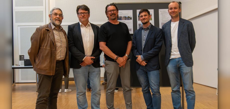 Beim Bürgerworkshop Mobilität in der Stadthalle vertreten waren (von links): Der Erste Beigeordnete der Stadt Boppard, Helmut Zindorf, Andreas Roll, Inhaber slb-Architekten in Boppard, Markus Werhan vom Büro VERTEC in Koblenz, Axel Brechenser von Stadt-Land-Plus sowie Oliver Struth von slb-Architekten. 