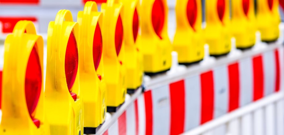 Im Zuge der Neugestaltung der Rheinallee wird die Rheinallee ab Hausnummer 32 (unterhalb Fähranleger) bis Karmeliterstraße 1 (Einmündung Karmeliterstraße) in Boppard voll gesperrt. Im Zuge der Neugestaltung der Rheinallee wird die Rheinallee ab Hausnummer 32 (unterhalb Fähranleger) bis Karmeliterstraße 1 (Einmündung Karmeliterstraße) in Boppard voll gesperrt.