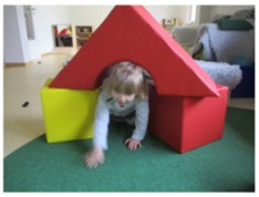 Symbolfoto Kind am spielen