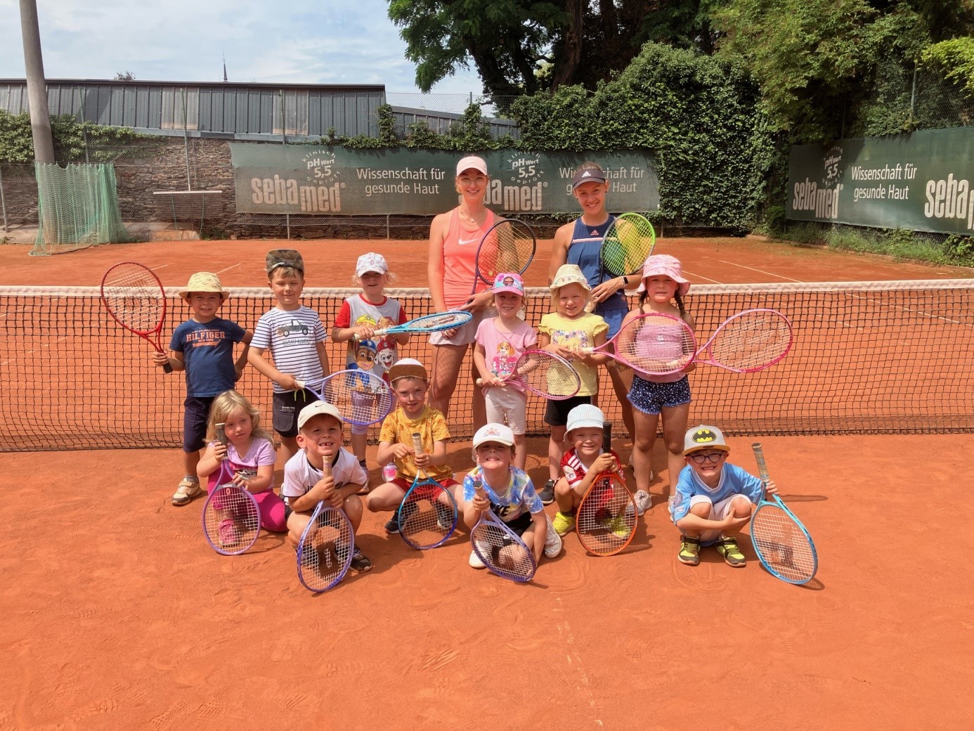 Beim Tenniscamp des TC Rot-Weiß Boppard lernten die Kinder der Bewegungs-Kita Weiler die Grundlagen des Tennisspielens kennen. 