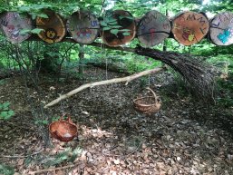 Holzscheiben mit Namen drauf