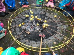 Lagerfeuer mit Marchmallos