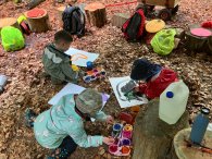 Kinder beim malen