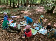 Kinder beim malen