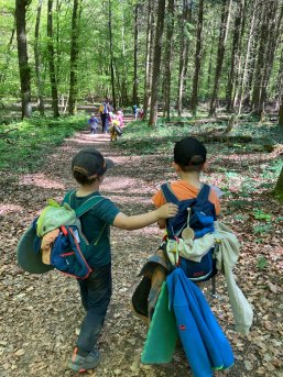Kinder beim Wandern