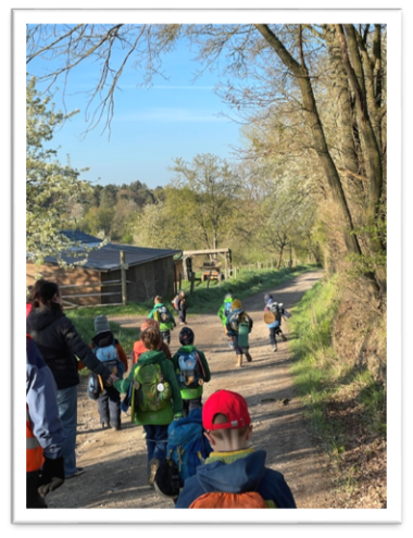 Kinder beim Wandern