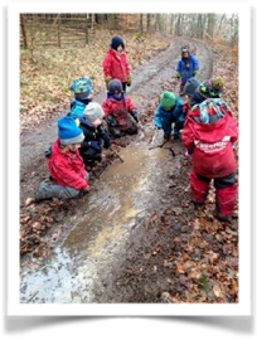 Kinder beim Wandern