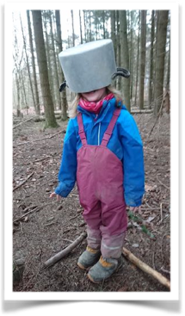 Kind im Wald