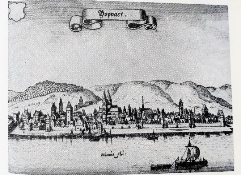 Historischer Stich von Merian: Boppard im Jahr 1648. Der historische Stich zeigt eine Ansicht Boppards vom Rhein aus betrachtet und als Bestandteil eines fahnenähnlichen Banners den Namen: Boppart