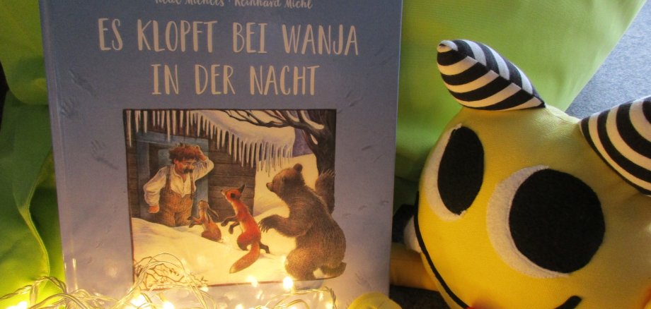 Vorlesemaskottchen bewirbt Bilderbuchkino: "Es klopft bei Wanja in der Nacht"
