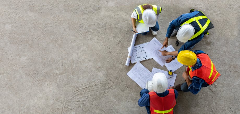 Für unseren Fachbereich 5 suchen wir zur Umsetzung unseres umfangreichen Investitionsprogrammes und weiterer anstehender Ausbaumaßnahmen zum nächstmöglichen Zeitpunkt eine/n Bauingenieur/in bzw. Bauleiter/in (m/w/d) Fachrichtung Tiefbau/Siedlungswasserwirtschaft oder vergleichbare Studiengänge (Dipl.-Ing./Bachelor/Master)