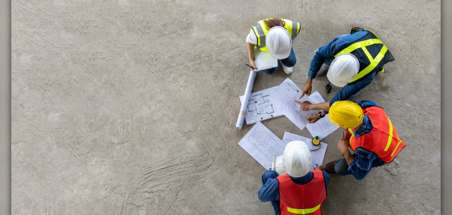 Für unseren Fachbereich 5 suchen wir zur Umsetzung unseres umfangreichen Investitionsprogrammes und weiterer anstehender Ausbaumaßnahmen zum nächstmöglichen Zeitpunkt eine/n Bauingenieur/in bzw. Bauleiter/in (m/w/d) Fachrichtung Tiefbau/Siedlungswasserwirtschaft oder vergleichbare Studiengänge (Dipl.-Ing./Bachelor/Master)