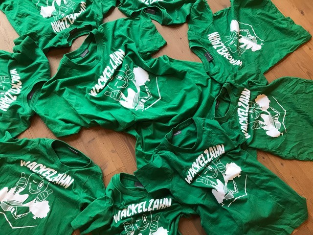 Die neuen T-Shirts für die Wackelzähne.